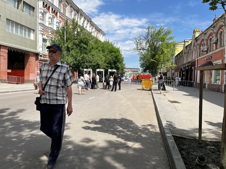 Центральную часть Саратова перегородили полицейскими кордонами