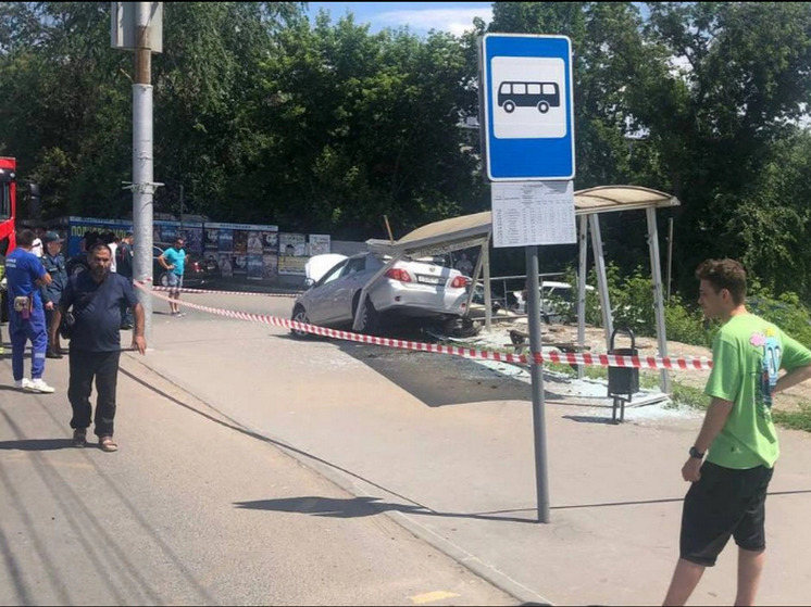 Таран остановки транспорта в Саратове: что известно на данный момент