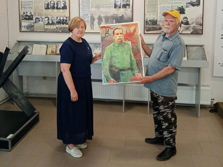 Выставочному центру в Курске передали портрет Степана Гуляева