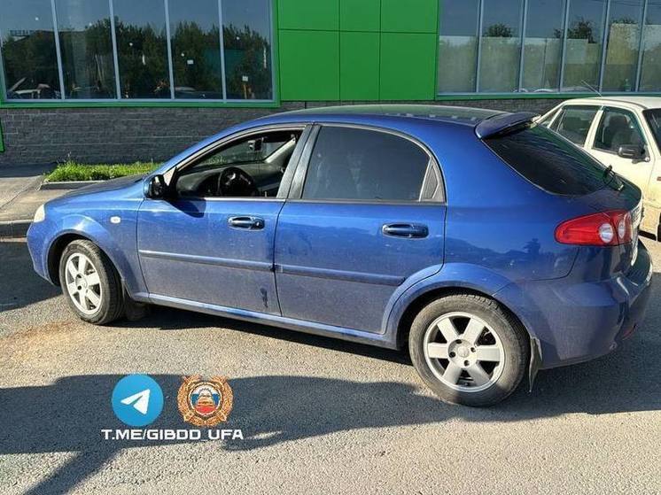 В Уфе ребенок на самокате попал под машину