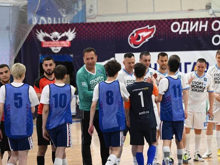 Юные футболисты выиграли у главы Нового Уренгоя обновление спортзала