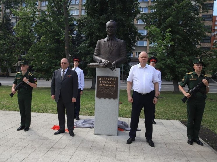 В Пензе прошло торжественное открытие бюста Александру Щербакову