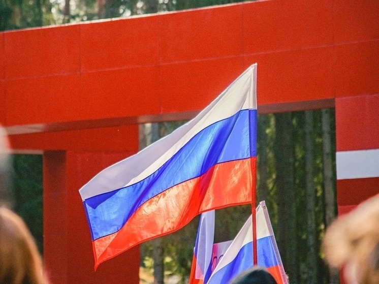 Василий Анохин поздравил смолян с праздником