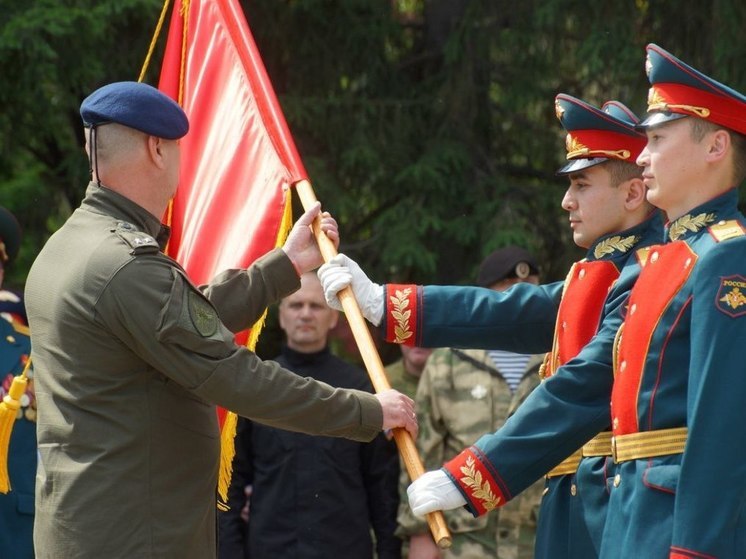 Южноуральские учреждения получили копии боевых знамён