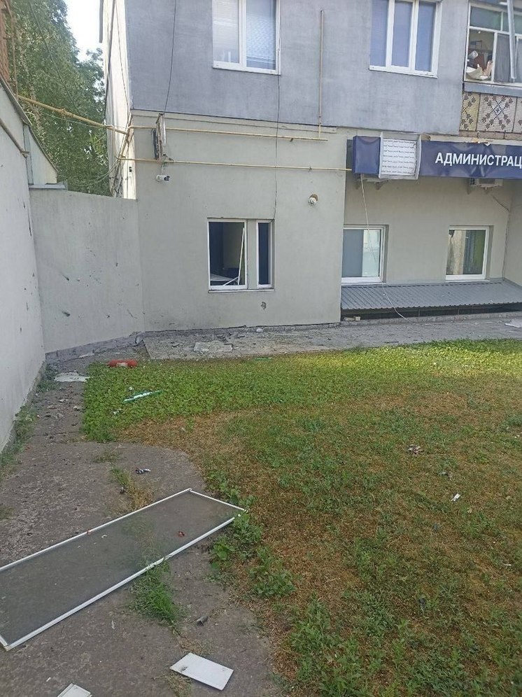 Укробоевики вновь атаковали приемную администрации в Каховке: есть раненый