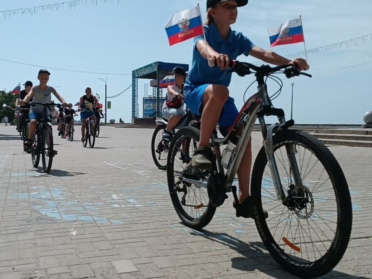 В Бердянске прошёл праздничный велопробег в честь Дня России