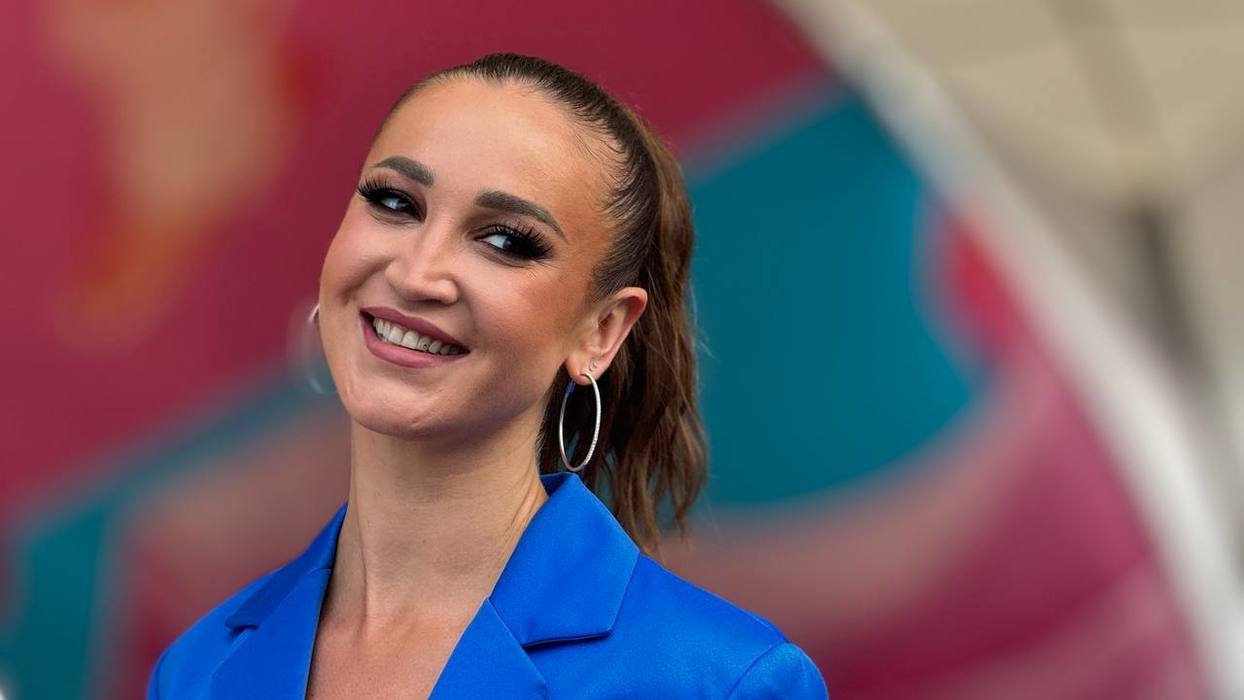 Одетая Бузова, Мухаммад Биттуев и Анна Покров: 20 ярких фото с масштабного празднования Дня России в Новосибирске 