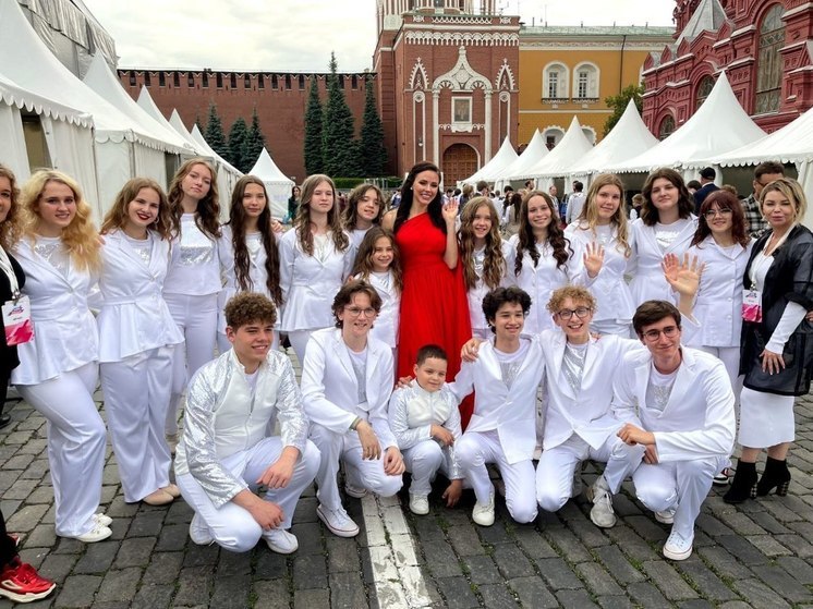 Сегодня по всей стране проходят праздничные мероприятия, посвящённые Дню России