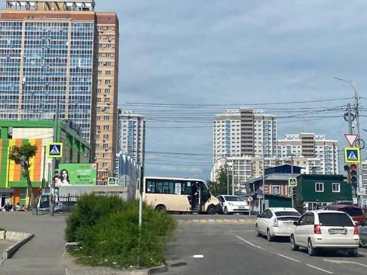 Пассажирка автобуса попала в больницу после ДТП на улице Вахова в Хабаровске