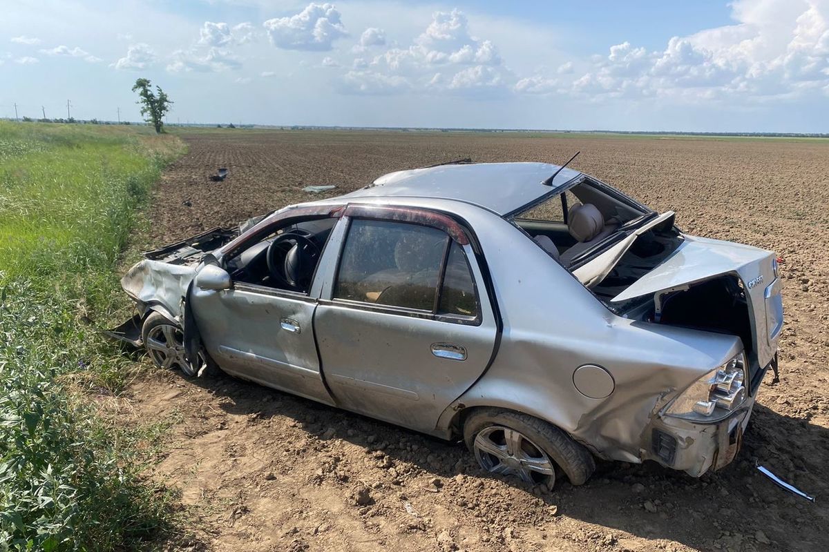 Два человека пострадали в перевернувшемся авто под Буденновском - МК  Ставрополь (Кавказ)