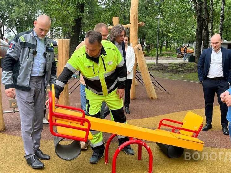 Обустройство детской площадки в парке Ветеранов Вологды завершено