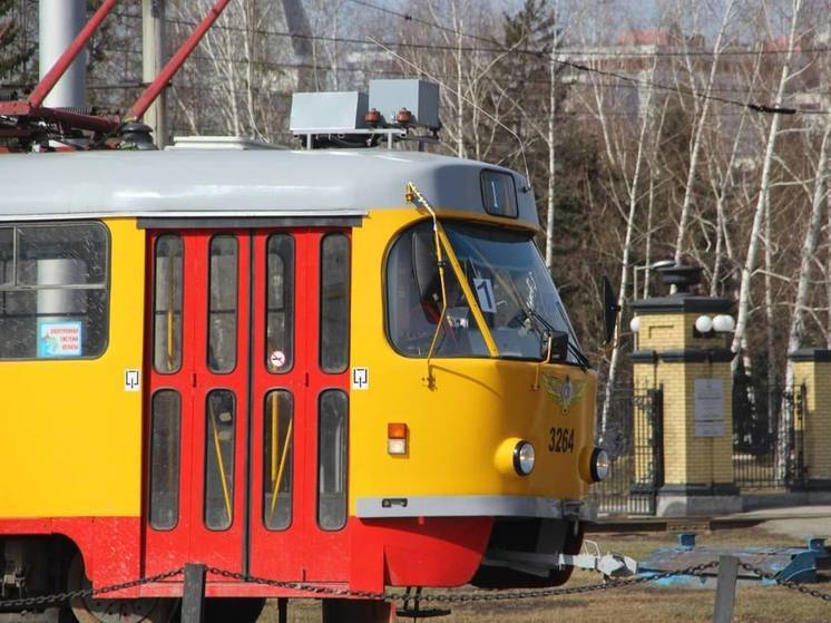 В Барнауле изменили схемы движения трамваев из-за обрыва контактного провода