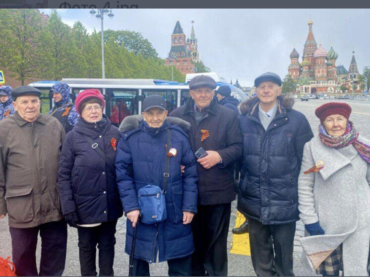 Тверские таможенники встретились с ветераном Великой Отечественной войны Арсением Сухопаровым