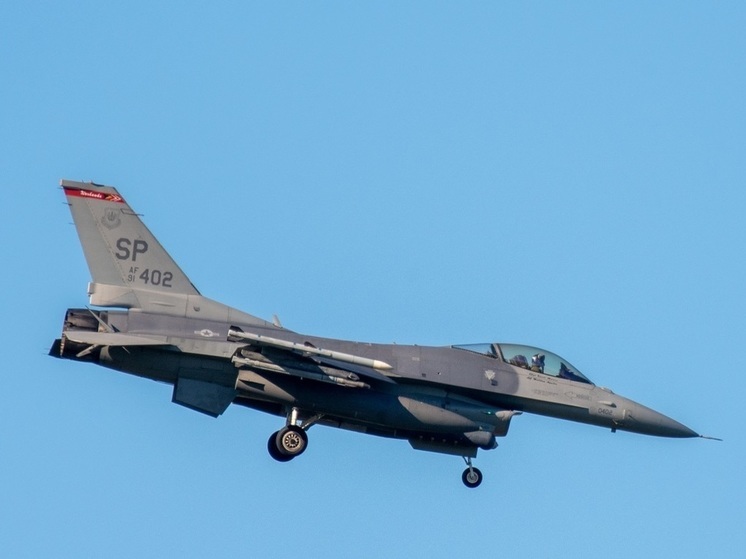 Генсек НАТО Столтенберг не подтвердил, что украинские пилоты F-16 будут обучены к концу лета