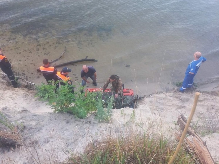 В Пензенской области спасли мужчину, который упал с обрыва Сурского моря