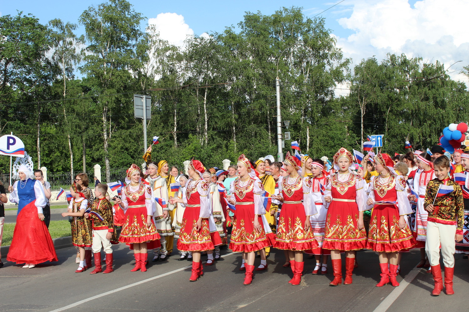 Костюмированное шествие состоялось в День России в Вологде: самые необычные костюмы вологжан