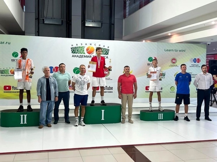 На первенстве России по теннису в парах победил сочинец Евгений Кафельников