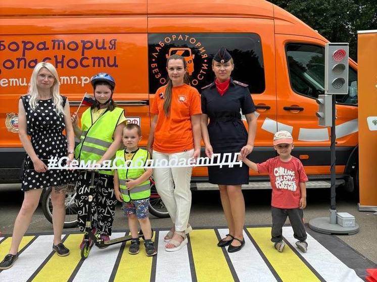 Сотрудники ГАИ и Лаборатория безопасности провели мероприятие в День России