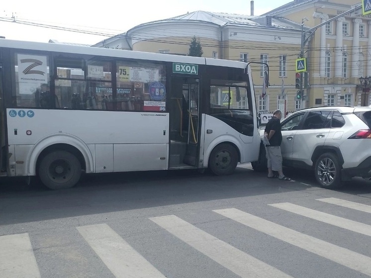 В центре Рязани прозошло ДТП с участием автобуса №75