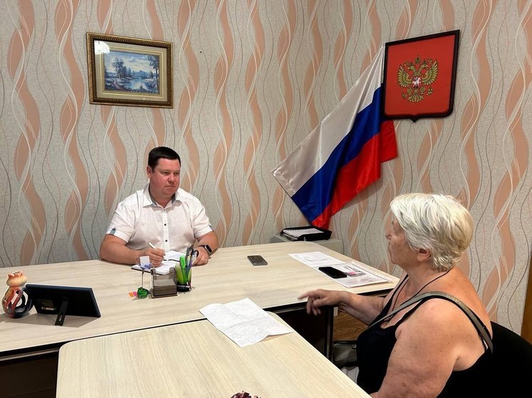 В Херсонской области глава Новокаховского округа провёл приём граждан