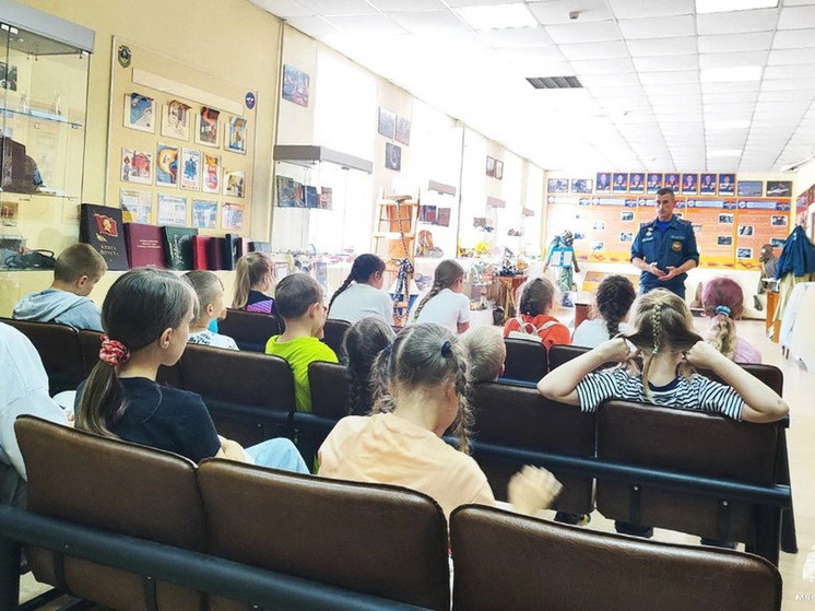 В Центре противопожарной пропаганды и общественных связей прошёл урок по оказанию первой помощи для ребят из "Красных кепок"