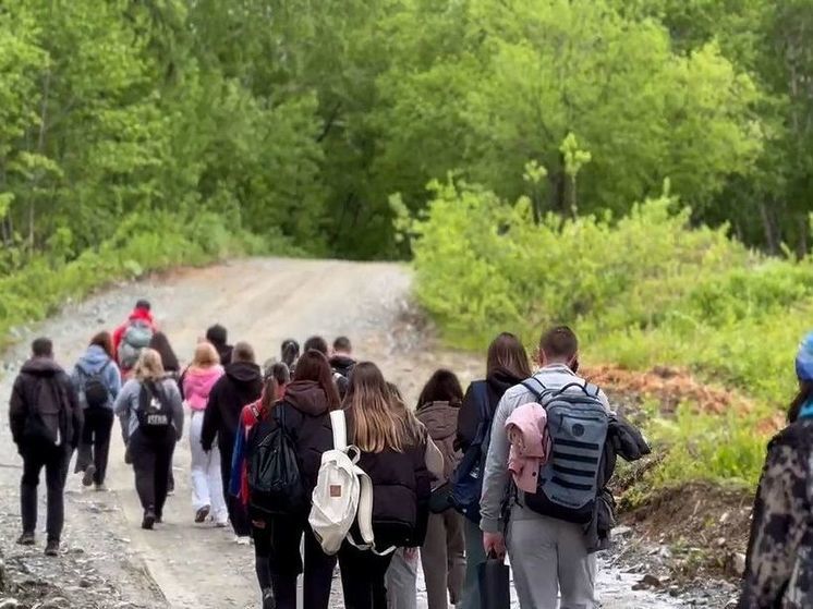 Юные сахалинцы совершили восхождение на гору Малая Острая