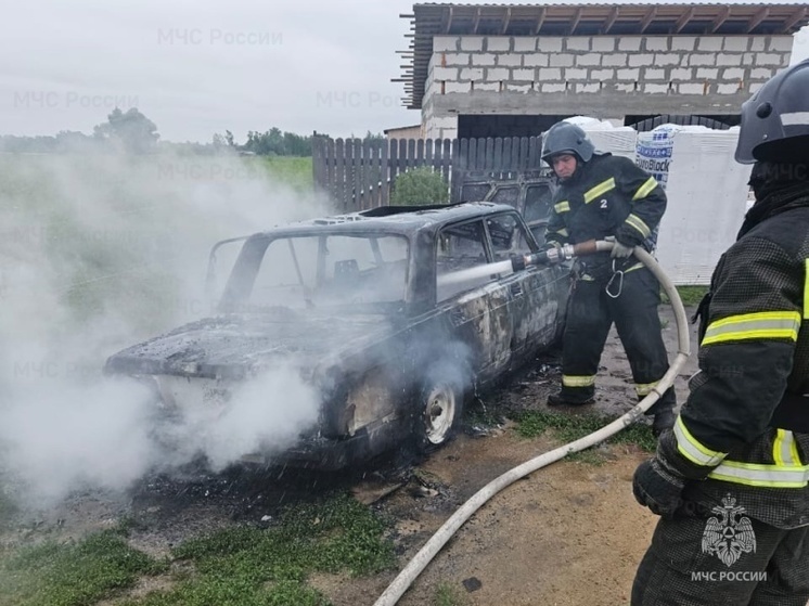 В Орловском МО огонь уничтожил отечественное авто