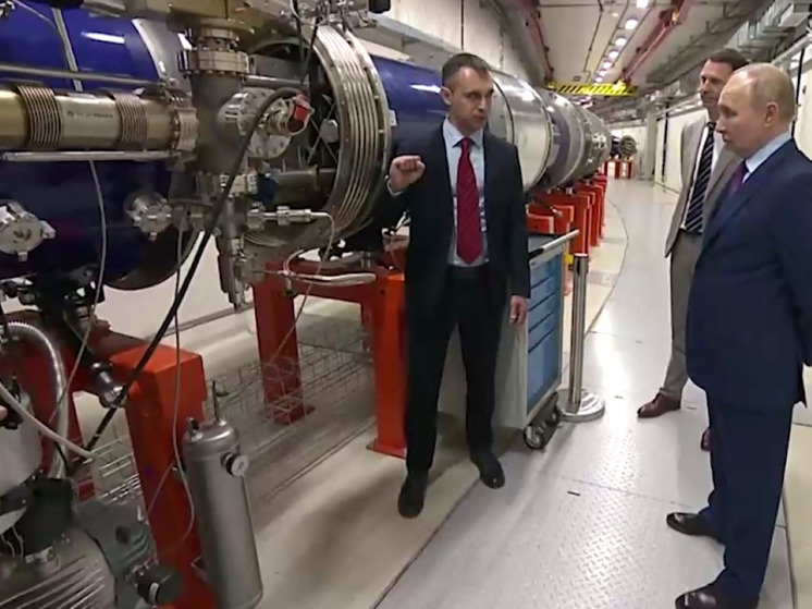 Путин дал старт запуску комплекса NICA во время визита в Дубну