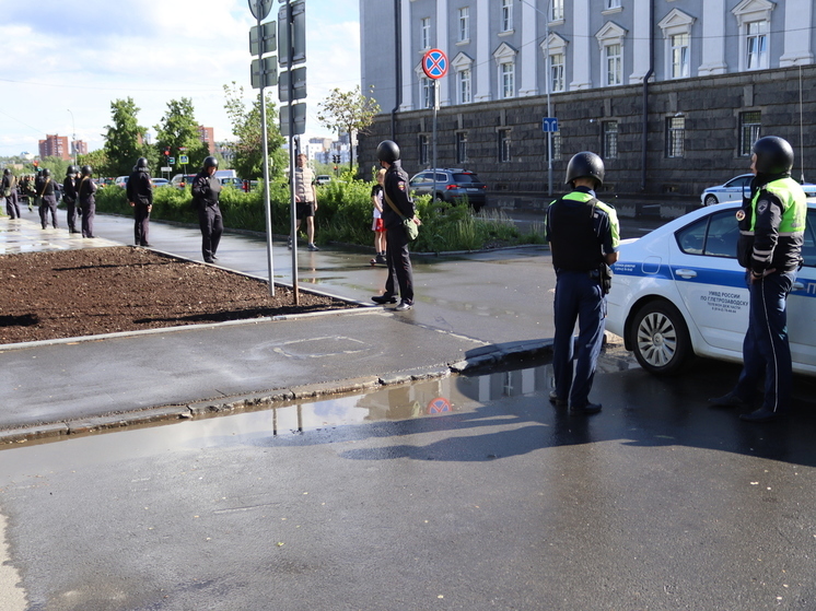 Силовики оцепили центр Петрозаводска