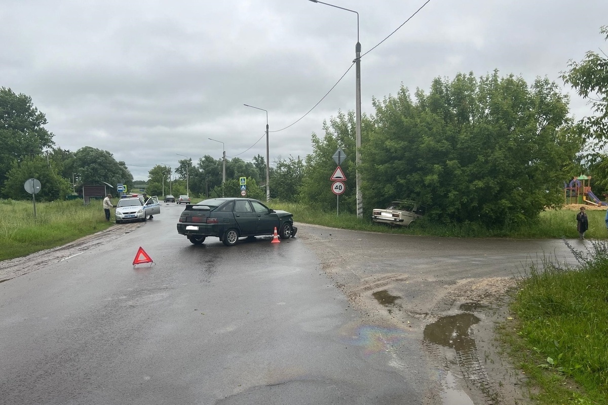 На орловской трассе в аварии пострадали два человека - МК Орел