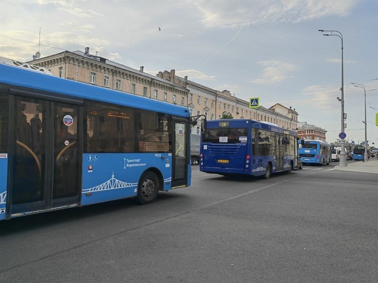 В «Транспорте Верхневолжье» объяснили появление темно-синего автобуса на улицах в Твери