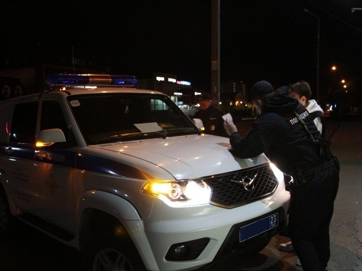 Мужчина ударил полицейского ножом в грудь возле военкомата в Гулькевичах