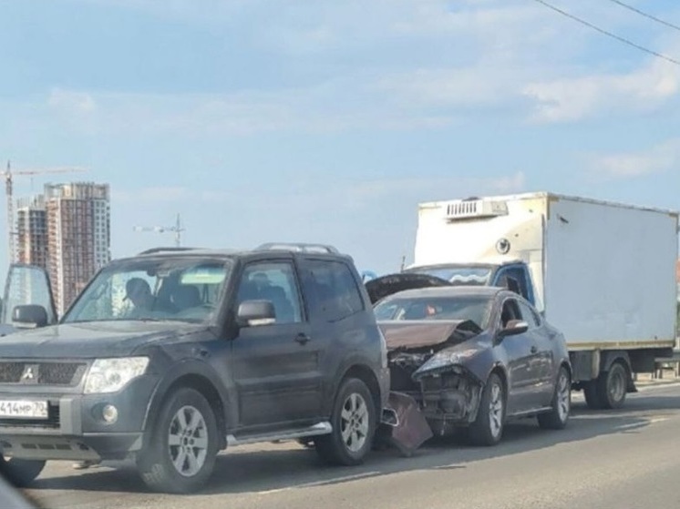 На Коммунальном мосту в Томске образовалась пробка из-за ДТП