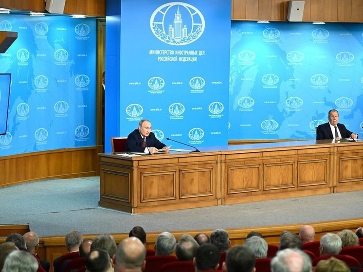 Путин: украинские войска должны полностью покинуть территорию Донбасса и Новороссии