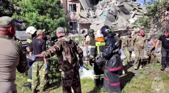 В Белгородской области украинская ракета попала в пятиэтажку: видео с места