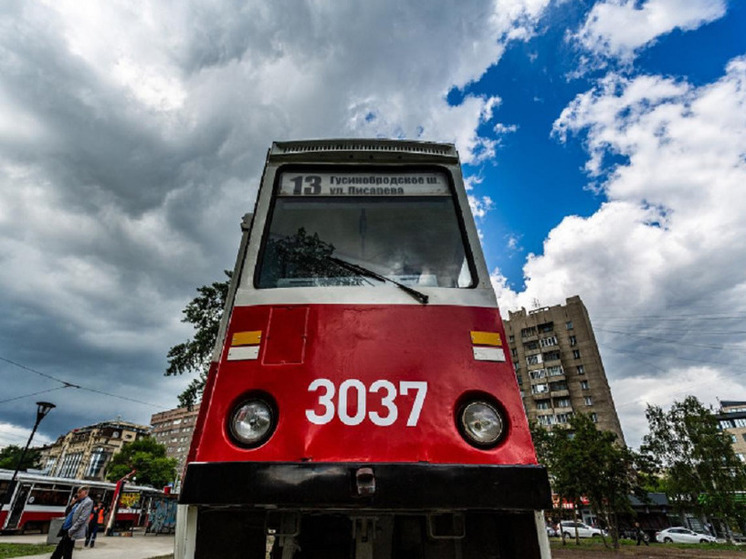 В Ленинском районе Новосибирска трамвай сошел с рельсов