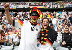 Чемпионат Европы по футболу стартовал в Германии: яркие фото церемонии открытия и болельщиков