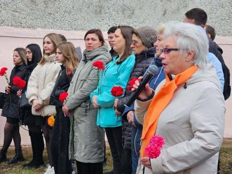 В Охинском филиале СахГУ открыли мемориальную доску в память о погибших выпускниках