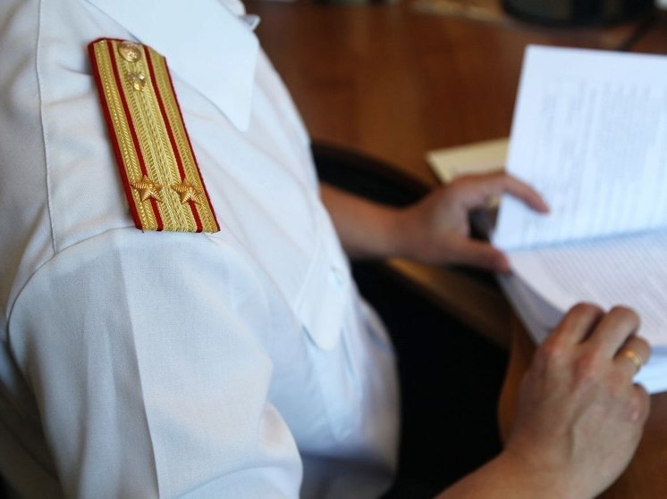 Буйным водителем, устроившим скандал на перекрестке в Тверской области, занялись прокуратура и СК