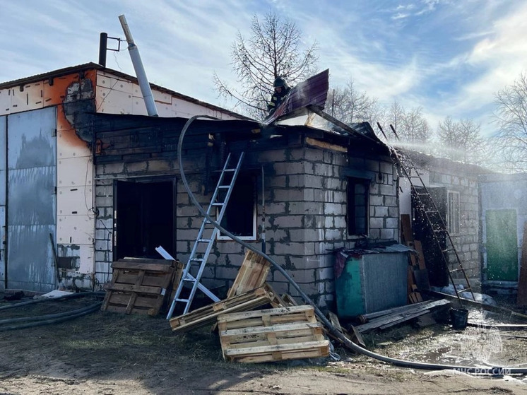 В Нарьян-Маре горела частная постройка