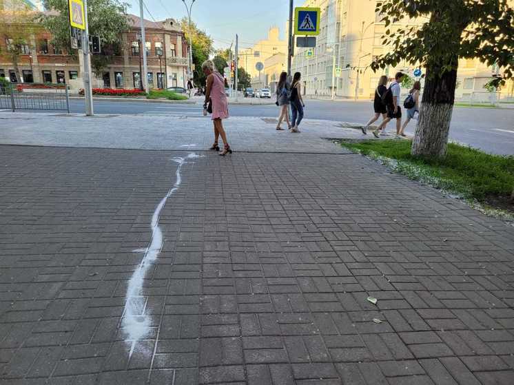 «То ли соль, то ли наркотики»: в Новосибирске Красный проспект посыпали неизвестным веществом