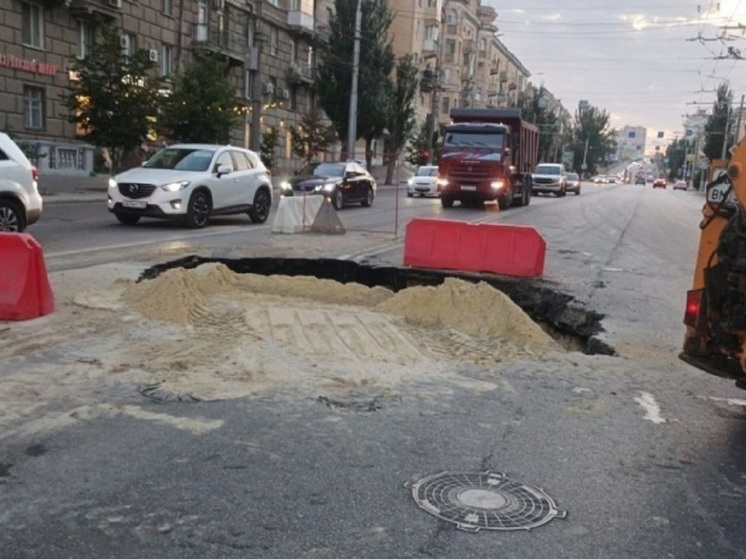 На улице Комсомольской в Волгограде завершили работы по замене трубопровода