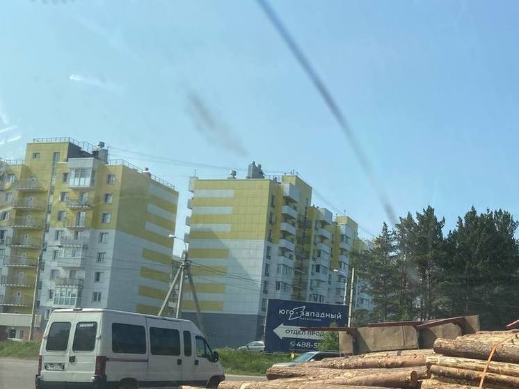 Лесовоз перевернулся на выезде из Маркова в Иркутске: образовалась пробка
