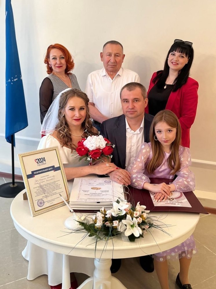 Сахалинскую семейную пару поздравили с «хрустальной» свадьбой