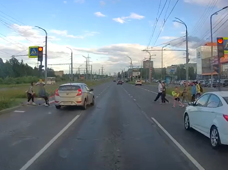 Таксист-нарушитель чуть на сбил ребенка на пешеходном переходе в Петрозаводске