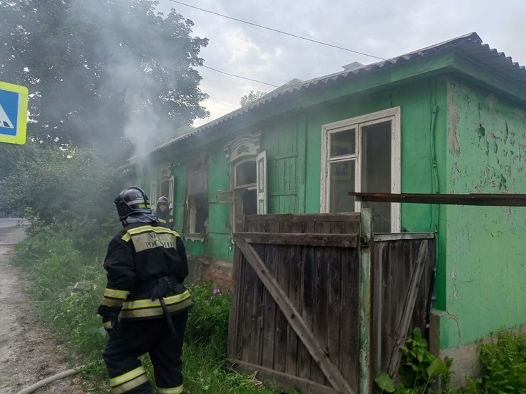 В Курске во время пожара в сгоревшем доме погиб 69-летний мужчина