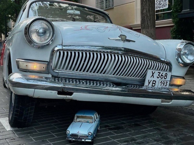На краснодарском Арбате состоялась выставка ретро-автомобилей