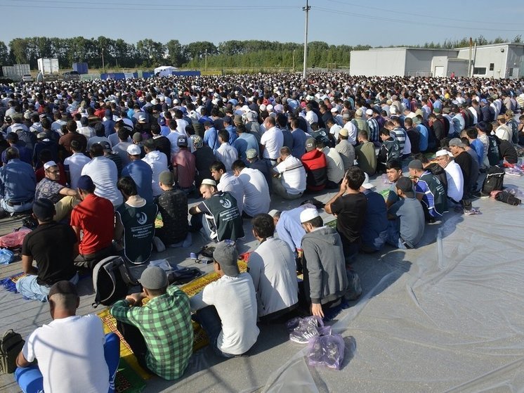 На окраине Рязани в Дягилеве десятки мусульман отметили Курбан-байрам