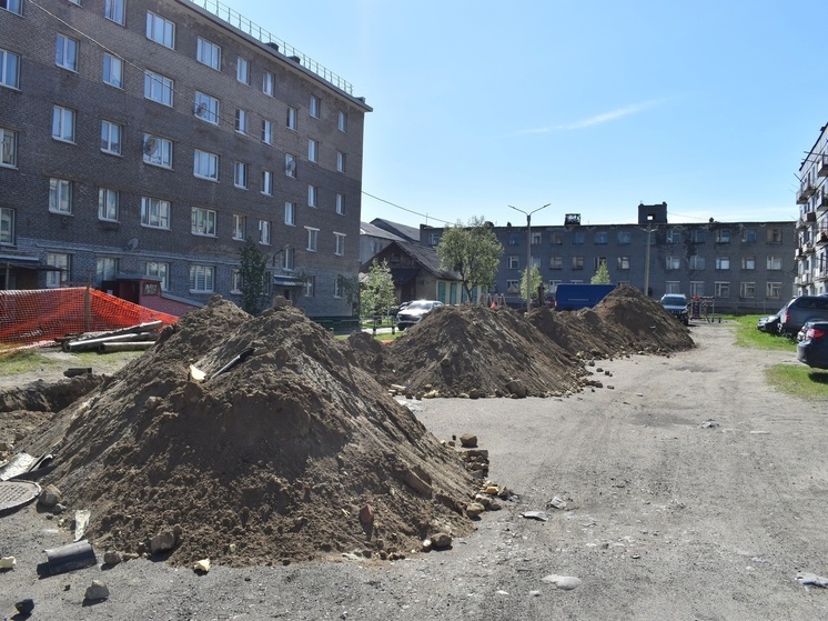 В Верхнем Луостари идет замена участка сети центрального отопления