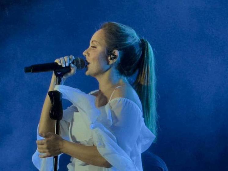 Певица МакSим вышла на сцену в Новосибирске впервые после тяжелой болезни